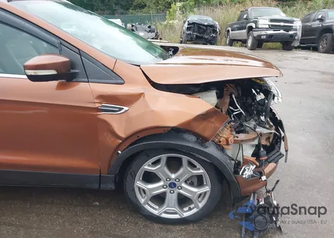 2017 Ford Escape Titanium z USA, uszkodzony, nr VIN 1FMCU9J99HUE29043